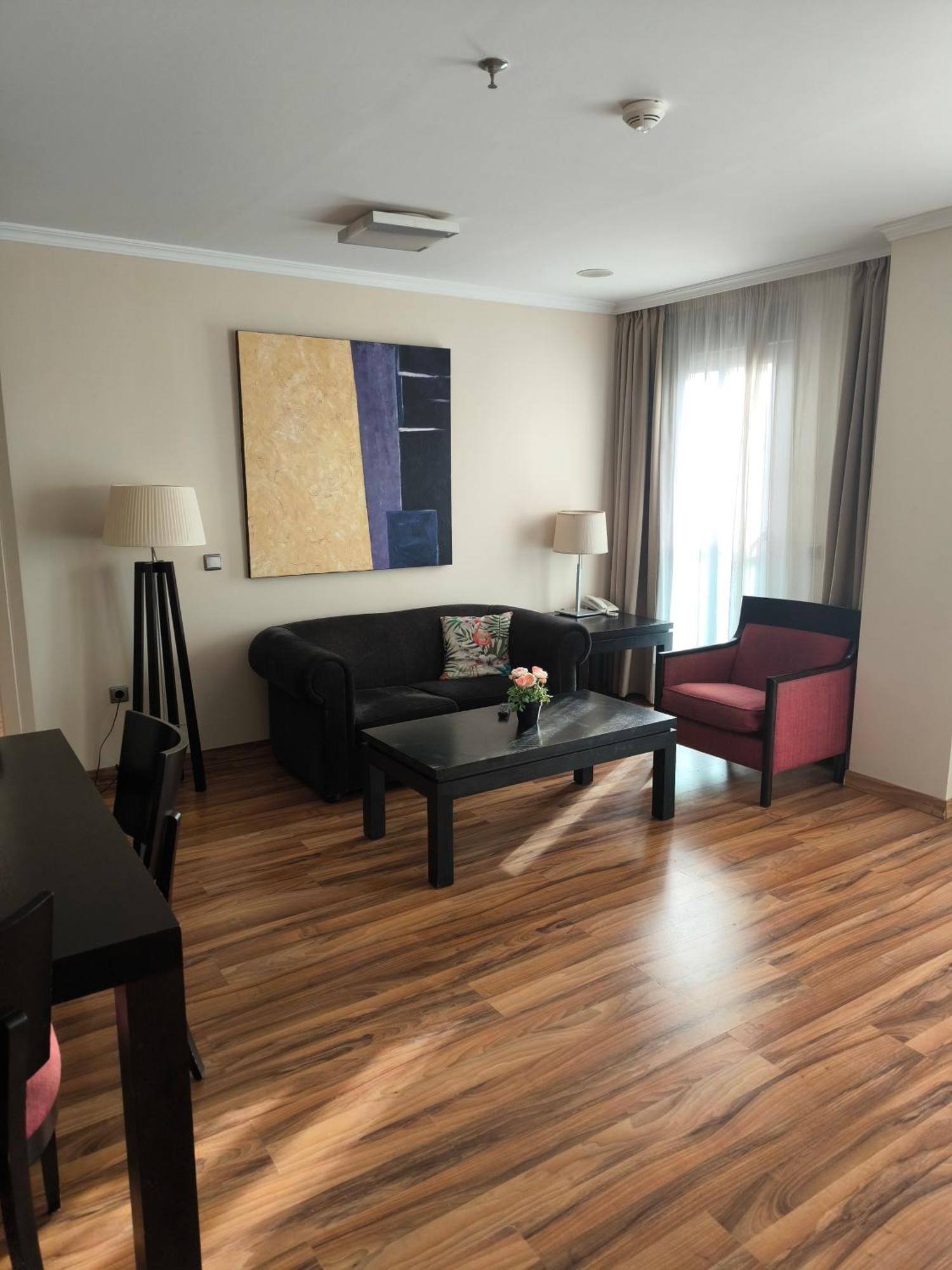 Family Spacious Apartment, Terrace, Kitchen, View, Free Parking And Wifi Appartement