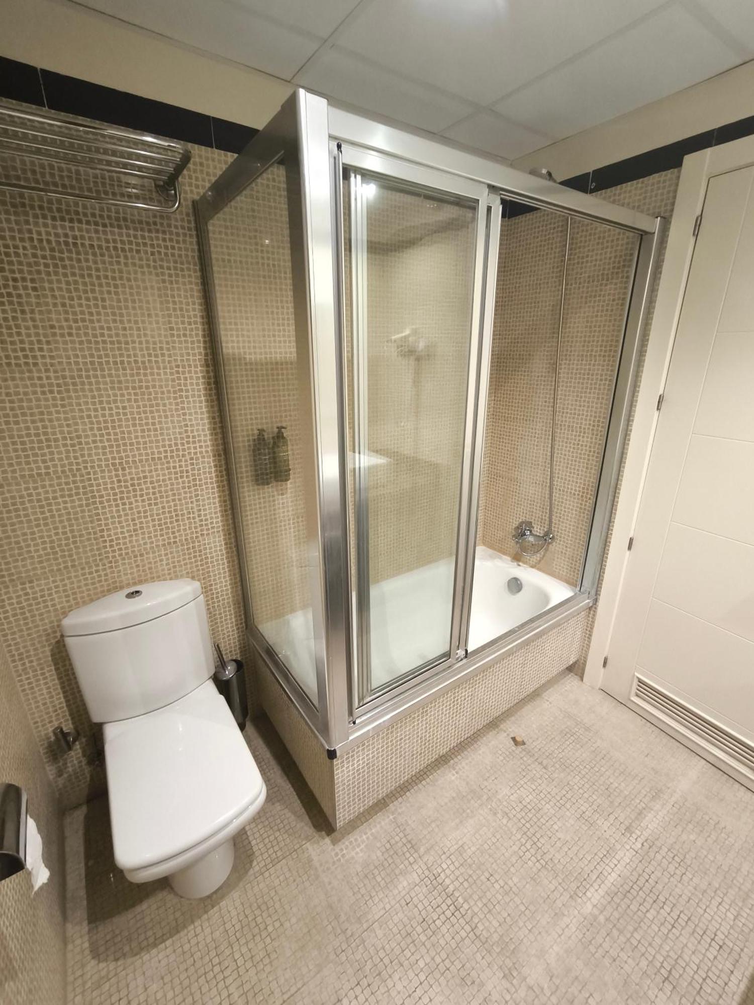 Family Spacious Apartment, Terrace, Kitchen, View, Free Parking And Wifi Lejlighed *