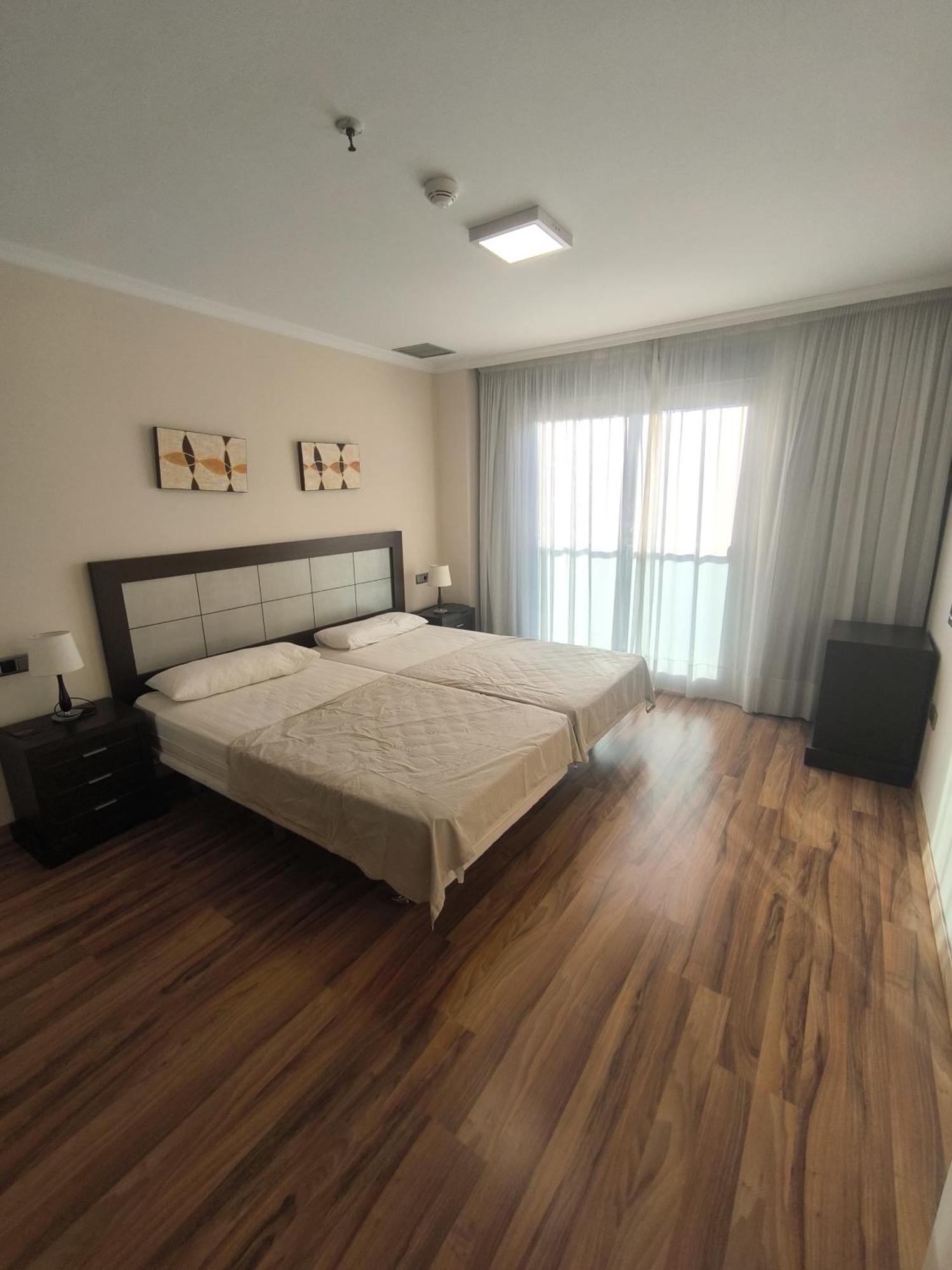 Family Spacious Apartment, Terrace, Kitchen, View, Free Parking And Wifi Lejlighed